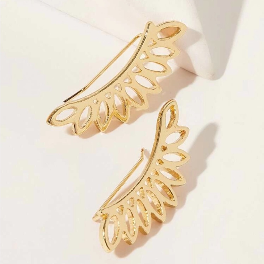 • Devyn • Hollow Leaf Ear Climbers - Picture 4 of 5